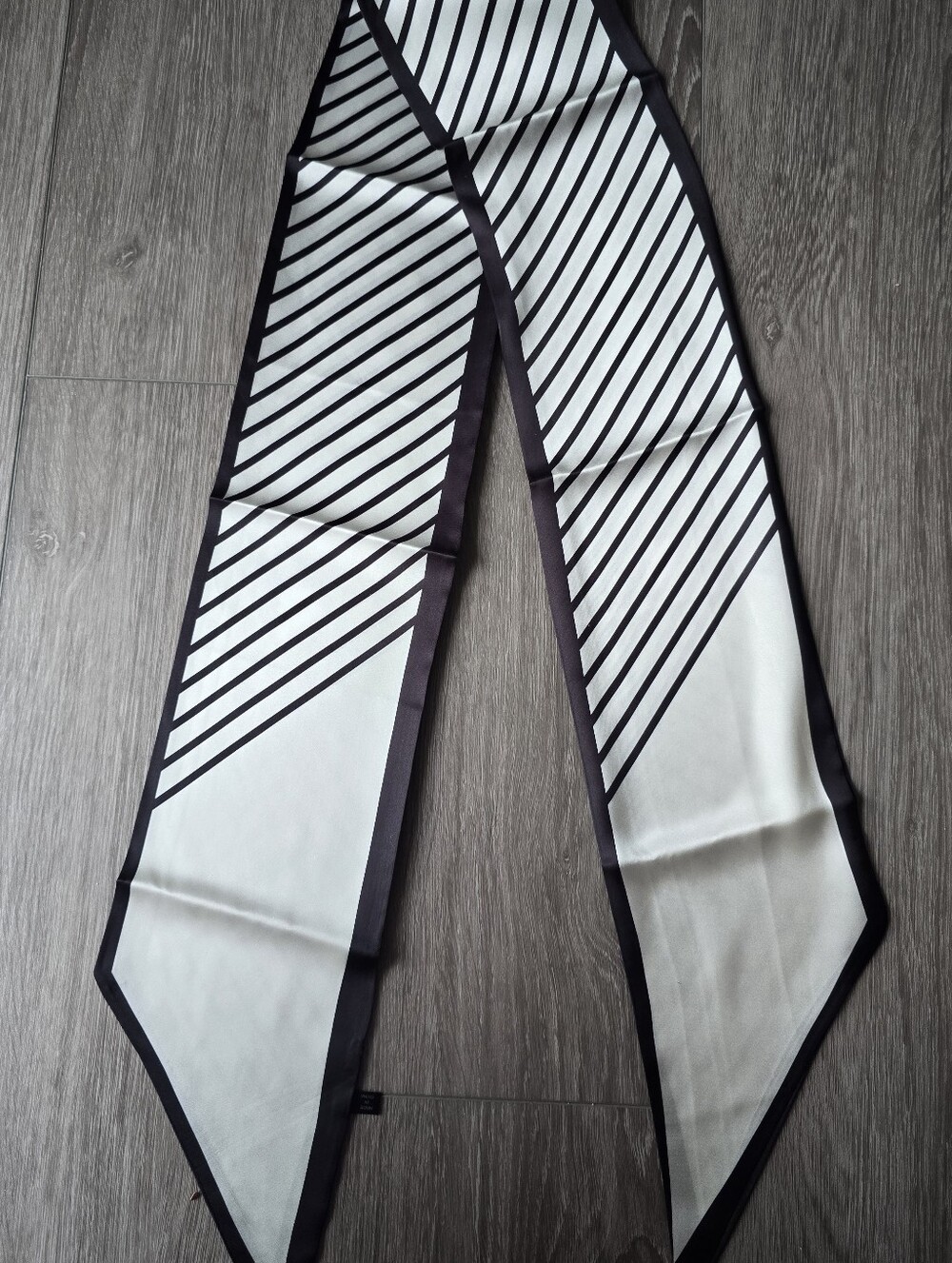 Black White Striped Silk-like Oblong Skinny Neck Scarf Geometric Diagonal Satin